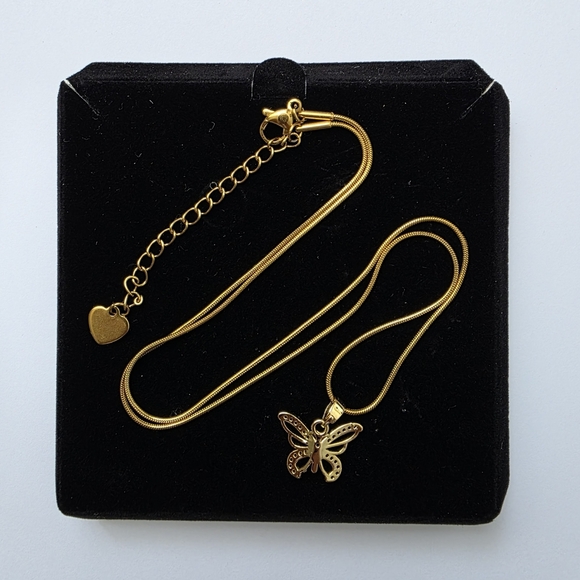 N0002 Elegant Gold Butterfly Pendant Necklace - Picture 3 of 6